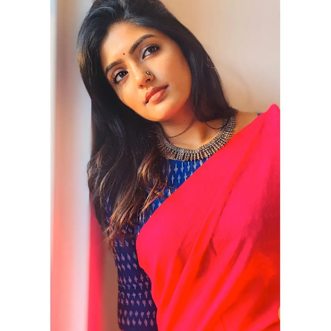 EESHA REBBA STILLS IN INDIAN TRADITIONAL RED SAREE BLUE BLOUSE 7